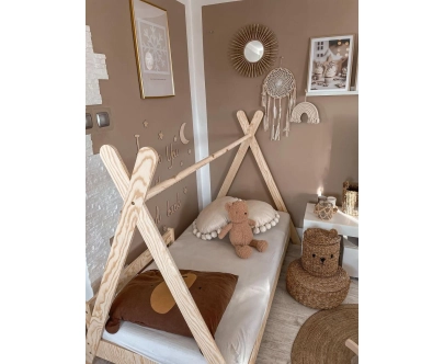 Łóżko domek dla dziecka z barierką i stelażem TIPI Montessori Drewniane
