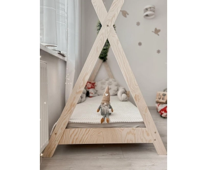 Łóżko domek dla dziecka z barierką i stelażem TIPI Montessori Drewniane