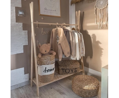 Wieszak na ubrania dla dzieci z półką na buty TIPI Montessori  Drewniany