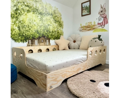 Łóżko pojedyncze dla dzieci z barierką i stelażem TILA 5 Montessori Drewniane