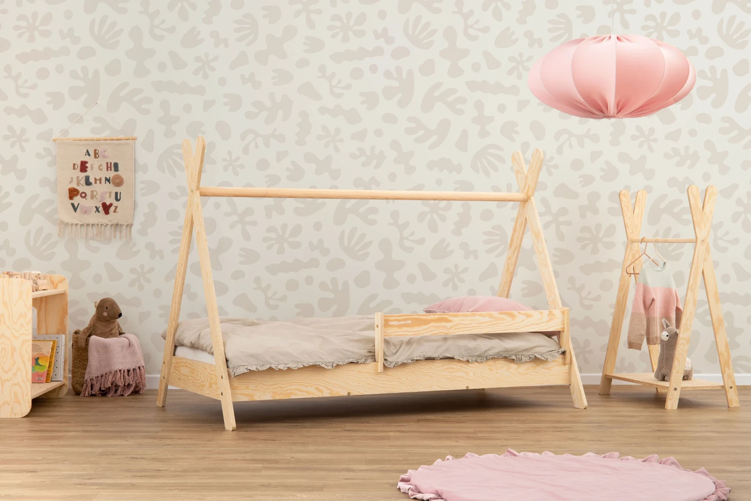 Łóżko domek dla dziecka z barierką i stelażem TIPI Montessori Drewniane