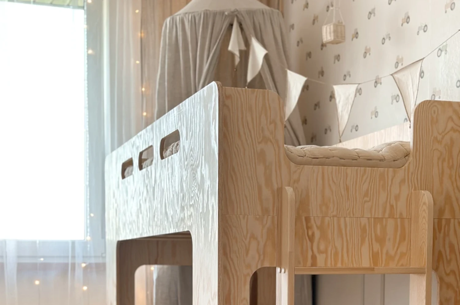 Łóżko piętrowe pojedyncze dla dziecka z antresolą MIMI A Montessori Drewniane